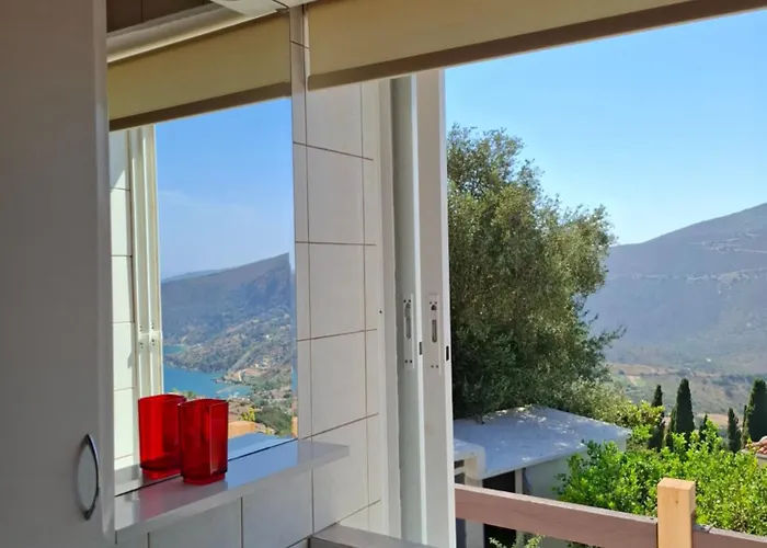 Semesterbostad Azure Horizon Apartment, Kefalonia *